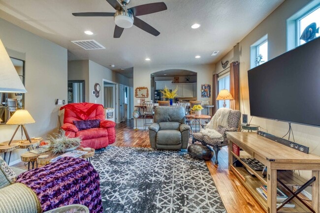 Building Photo - Furnished home in Bend, OR