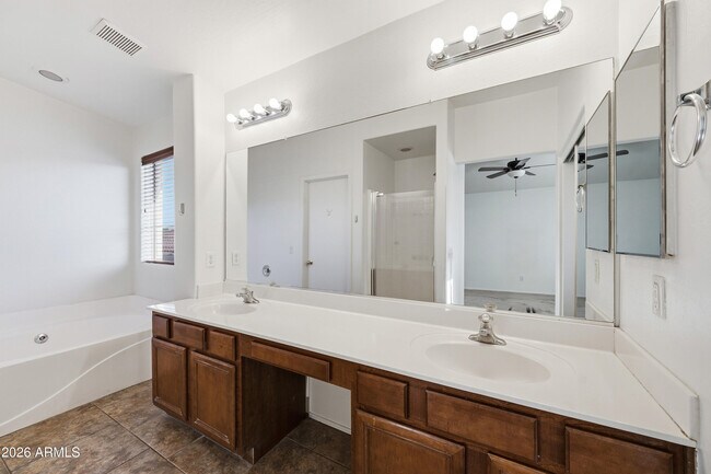Building Photo - 5613 S 51st Dr