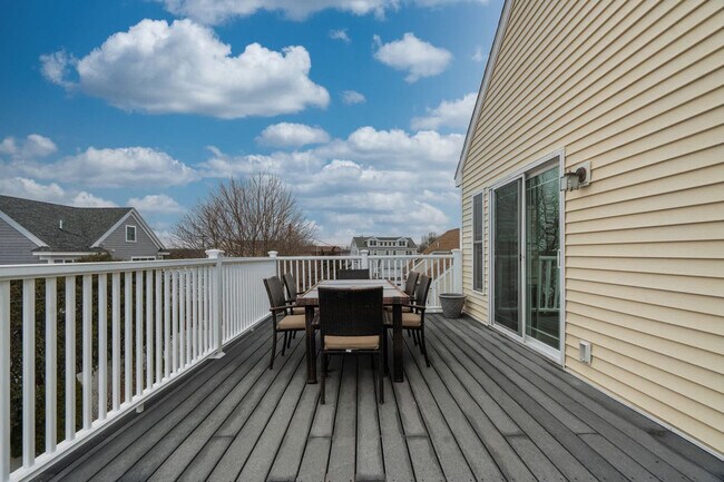 Building Photo - 9 Lowell St