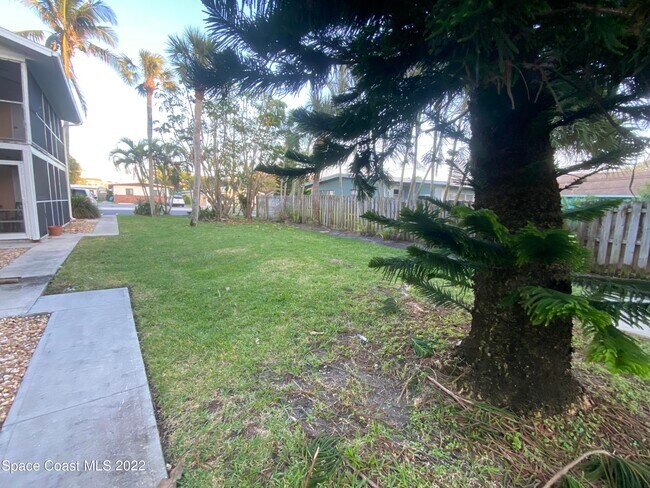 Building Photo - 380 N Brevard Ave