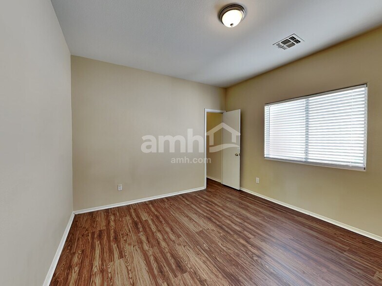 Building Photo - 13240 W Watson Ln