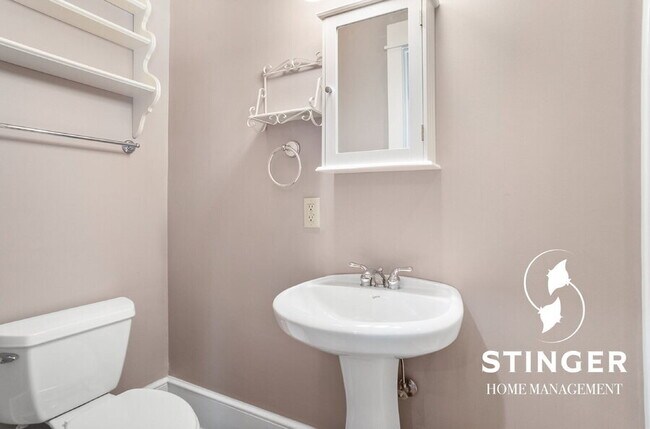 Building Photo - 14 Hayek St