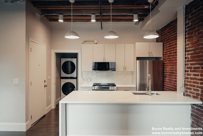 Building Photo - 281 Franklin St