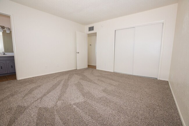 Building Photo - Charming Property Features 3 Bedrooms, 2 Baths, Central A/C!!