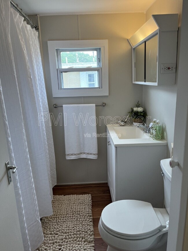 Building Photo - 17 Washington St