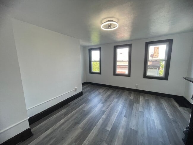 Building Photo - Newly updated 2 bedroom apartment for rent!