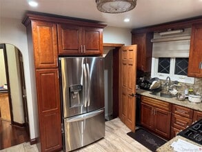 Building Photo - 83-15 Little Neck Pkwy