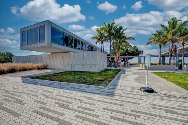 Building Photo - 1224 S View Dr