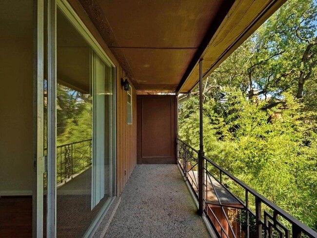 Building Photo - 206 Park Ln