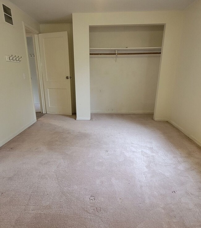 Building Photo - Centrally Located in Richland