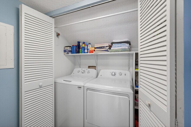 Building Photo - 1206 Mainsail Cir