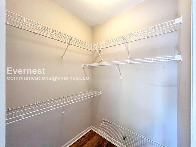 Building Photo - 10265 Buckland Bluff Cove