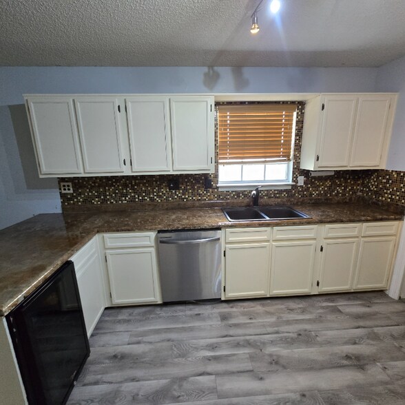 Building Photo - 4265 Antioch Rd