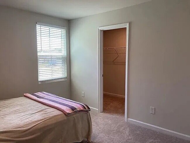 Building Photo - "Spacious 4-Bedroom Retreat with 2.5 Baths in Charming Powdersville!"