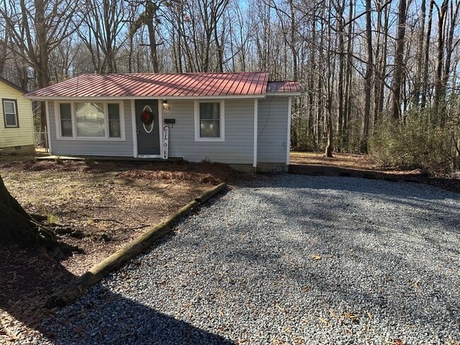 Building Photo - Cozy 2 Bedroom 1 Bath Home in Mooresville!
