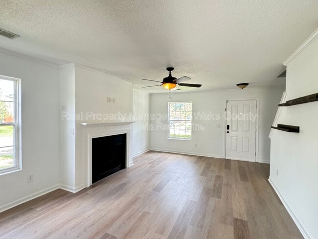 Building Photo - 2 Bellmore Ct