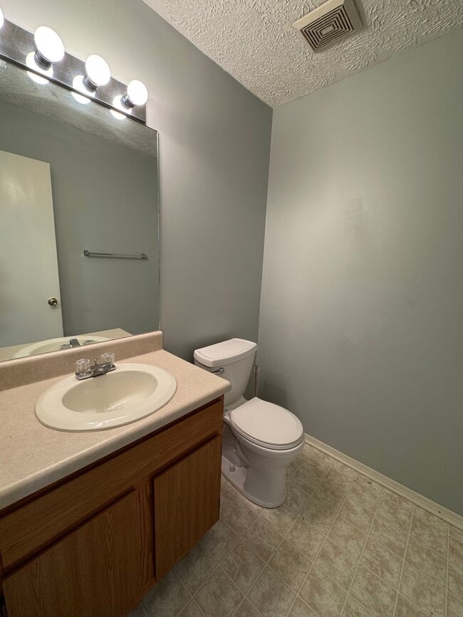 Building Photo - Large 3/2.5 House on Martha Berry Hwy- $1,295