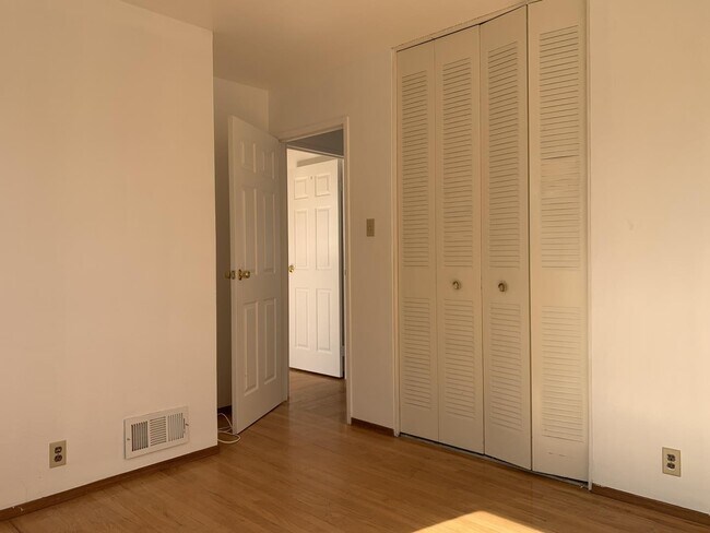 Building Photo - 1315 Skyline Dr
