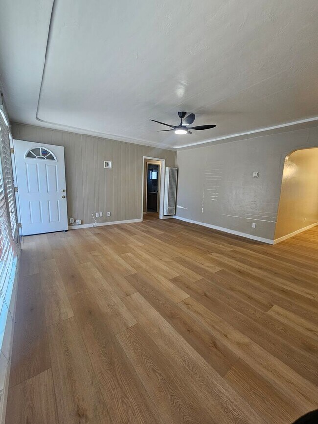 Building Photo - 7186 Central Ave