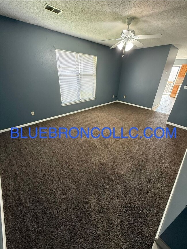Building Photo - Cute 2 bedroom 1 bathroom home with a 1 car garage