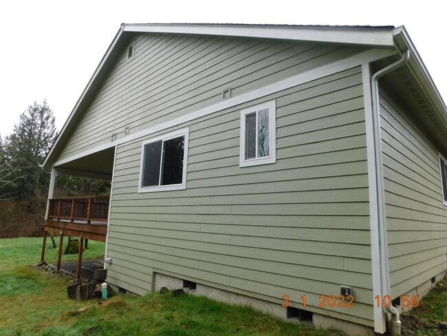 Building Photo - Single Family Home located in a quiet, pea...