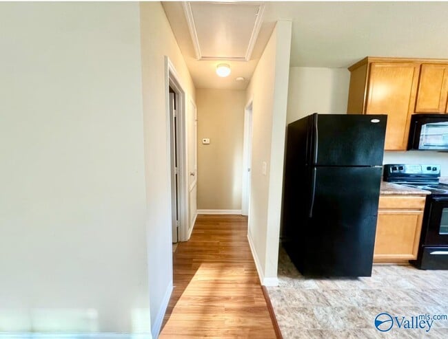 Building Photo - 142 Vancouver Rd