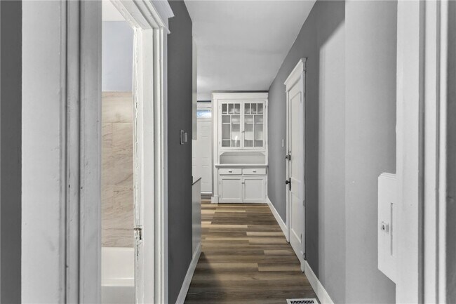 Building Photo - 4234 Dewey Ave