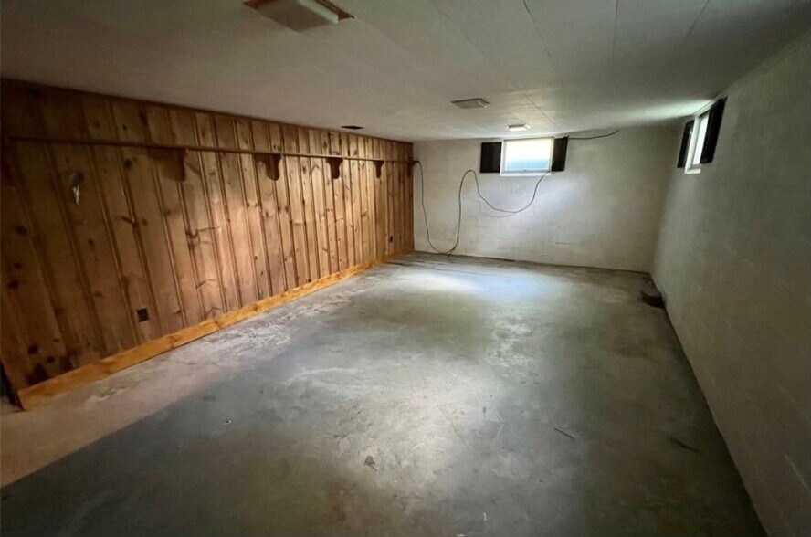 Building Photo - 4 Pinecrest Dr