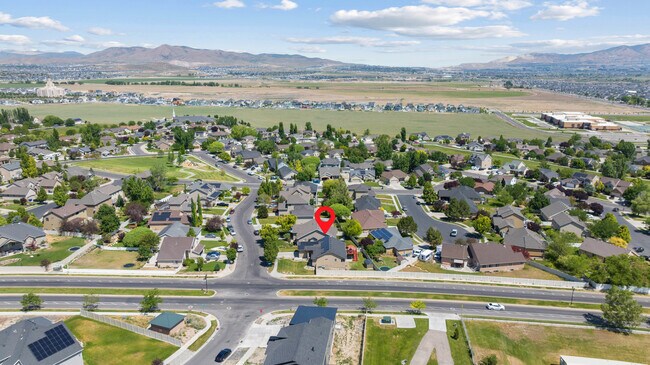 Building Photo - 1396 S Lukas Ln