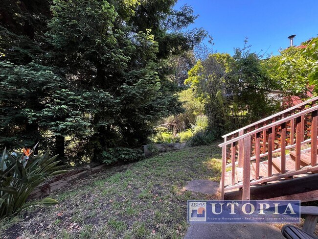 Building Photo - Beautiful, custom finished home in Aptos, ...