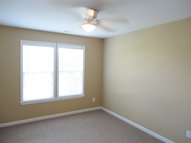 Building Photo - 645 Commander Dr