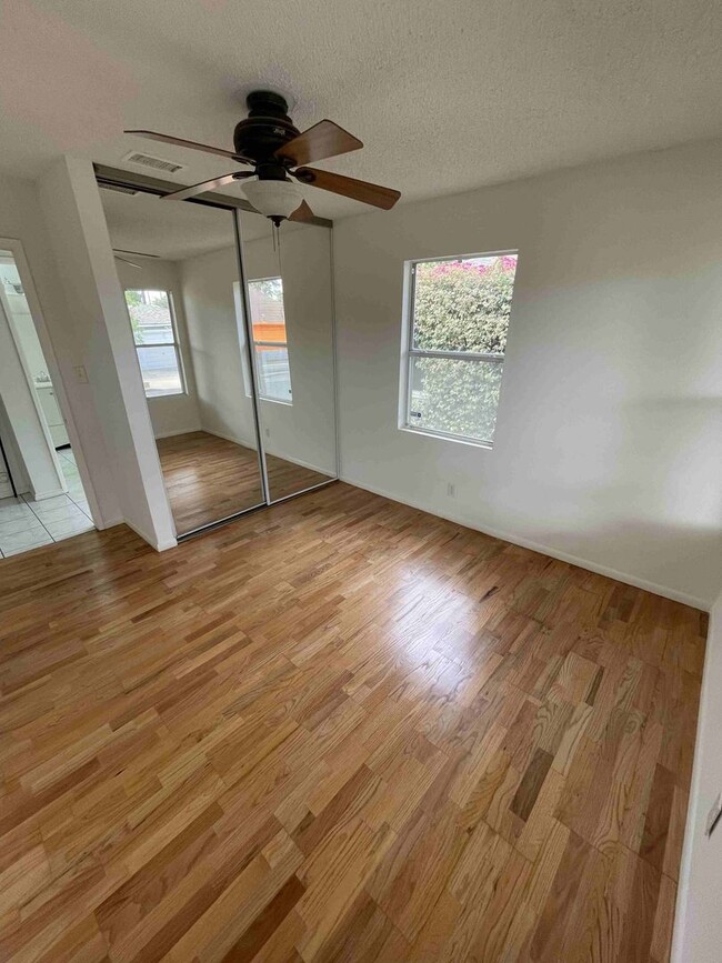 Building Photo - CENTRALLY LOCATED HOME IN BEVERLYWOOD!