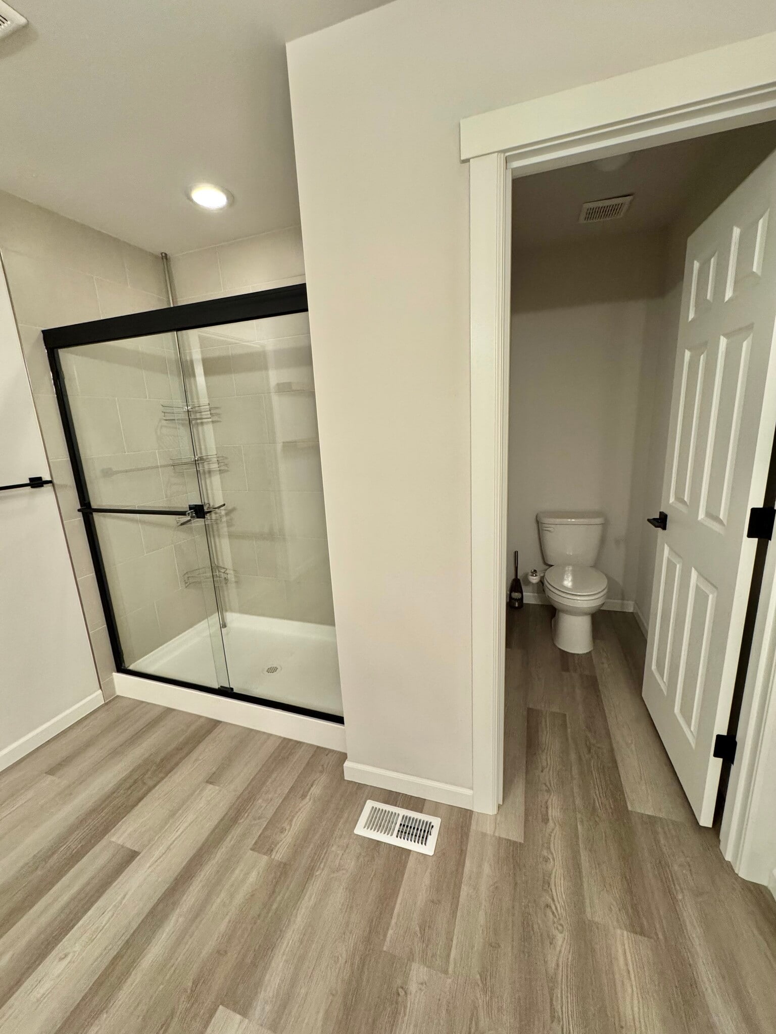 Primary bathroom - 6750 Skipper Ln SE