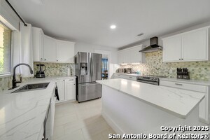 Building Photo - 605 Squires Row
