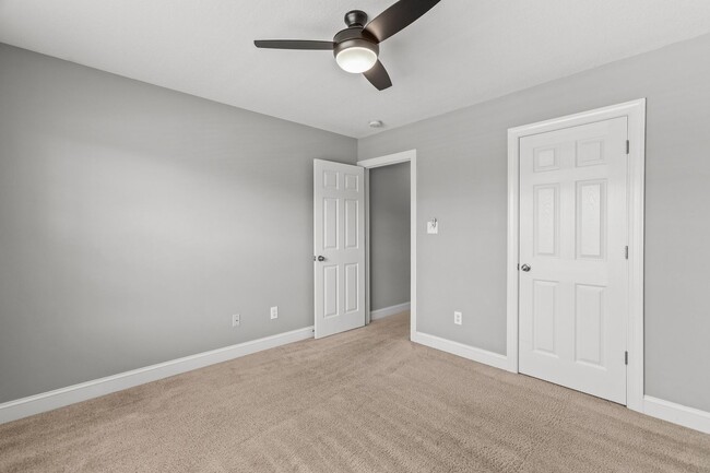 Building Photo - 907 Stagecoach Dr