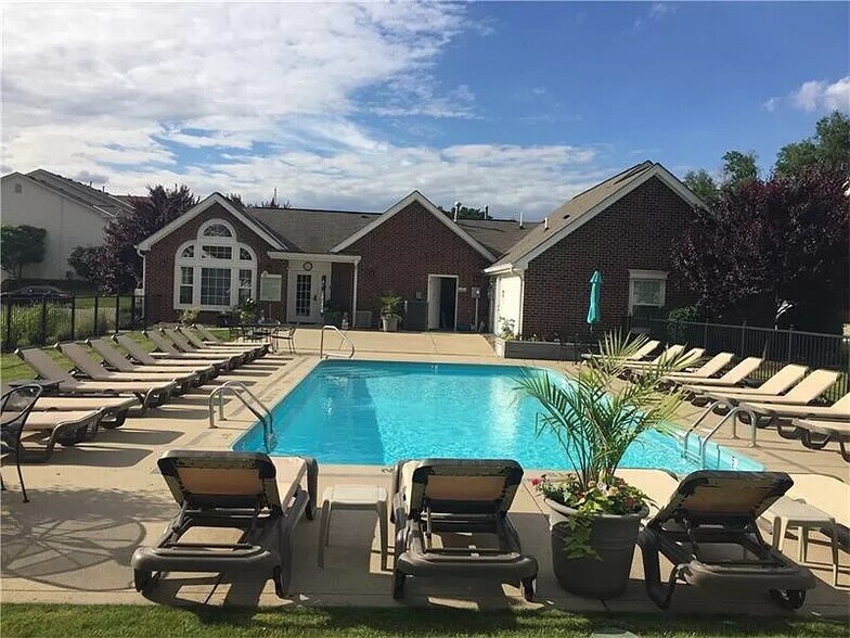 Building Photo - 850 Hidden Ridge Ct