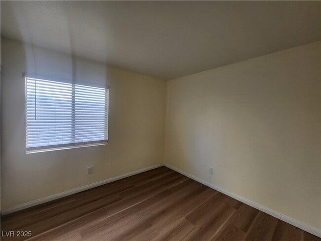 Building Photo - 1405 Iron Springs Dr