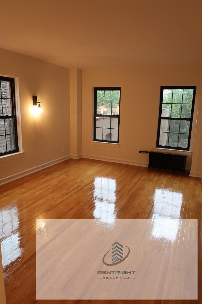 Building Photo - 426 W Briar Pl