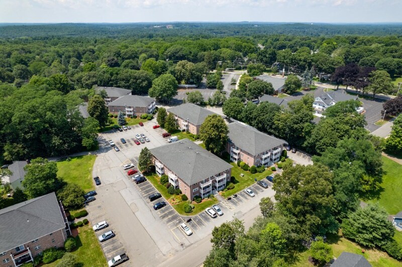 Building Photo - 10 Karen Cir