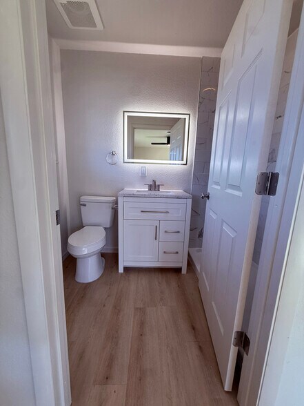 Building Photo - 1200 Chippendale Dr