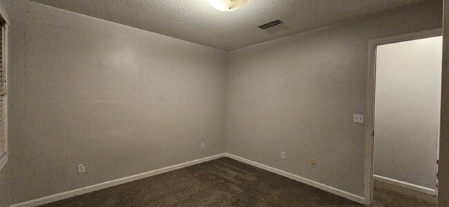 Building Photo - 211 Plantation Rd