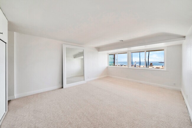 Building Photo - 3116 Breakers Dr