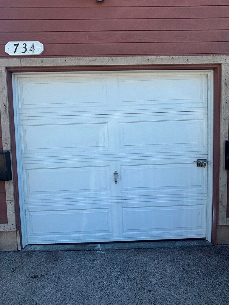 Building Photo - 732 E 74th St