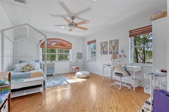 Building Photo - 926 Marina Dr