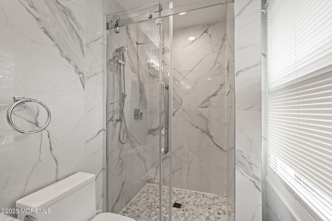 Building Photo - 250 Alpern Ave