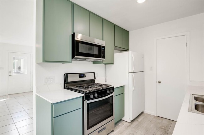 Building Photo - 3304 Dolphin Cove