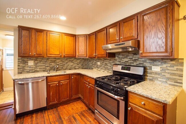 Building Photo - 2211 Bainbridge St