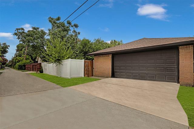 Building Photo - 1842 Hood St