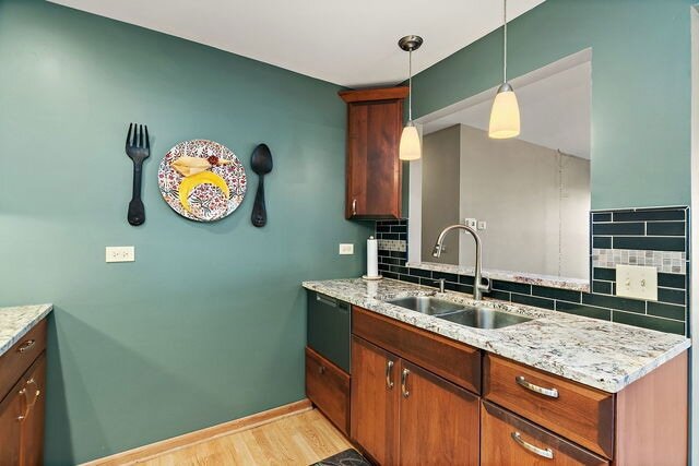 Building Photo - 1871 Fox Run Dr