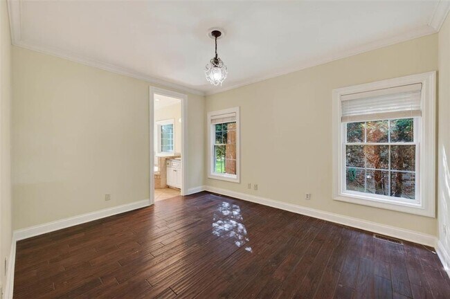 Building Photo - 841 Denzil Ave